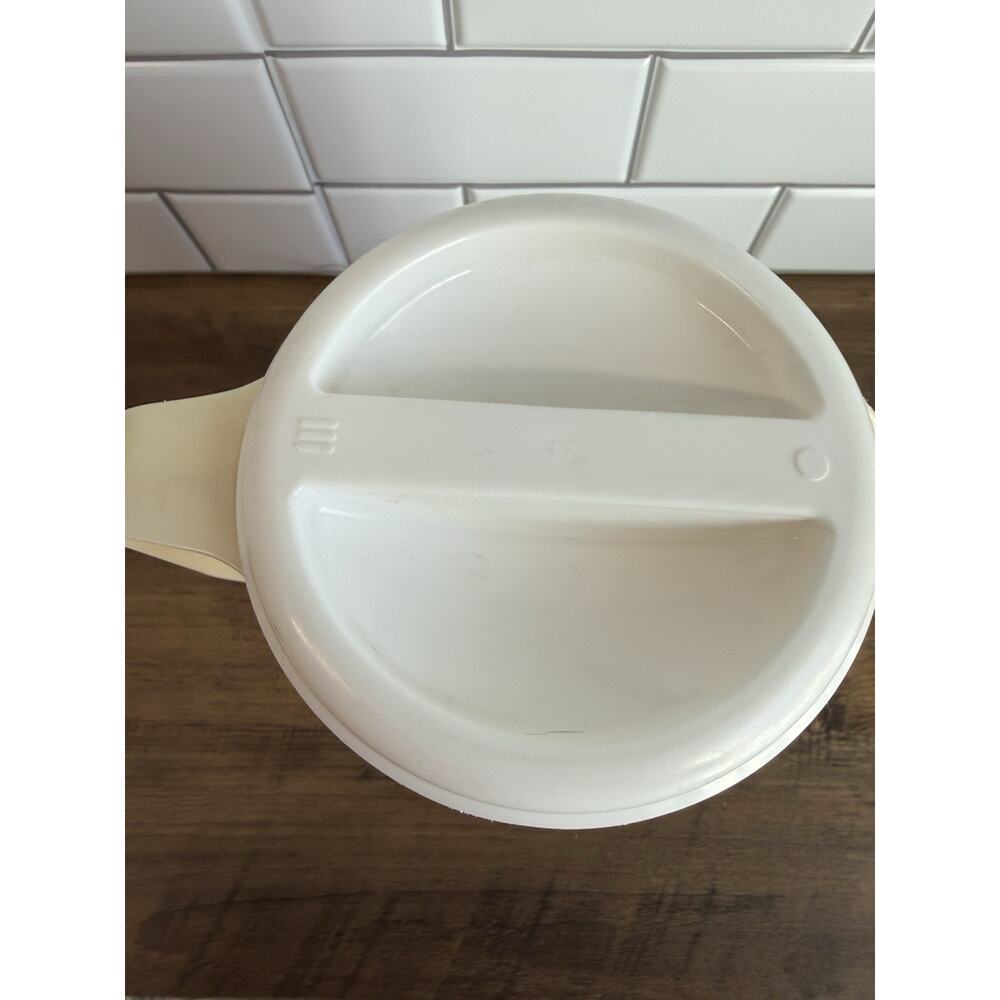 Vintage Medium Rubbermaid 2 1/4 Quarts Drink Juice Tea Pitcher - Ivory with Lid - Picture 2 of 7